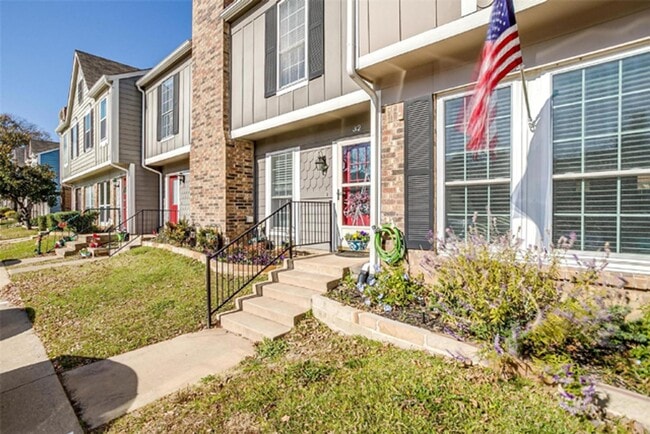 Lovely 2-1.5 Townhome in Euless! HOA cover... - Lovely 2-1.5 Townhome in Euless! HOA cover...