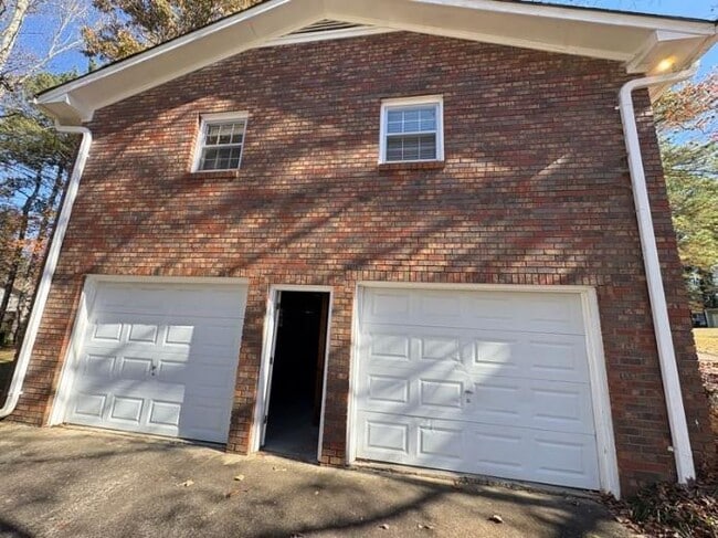 Foto del edificio - 2490 Trent Dr NE