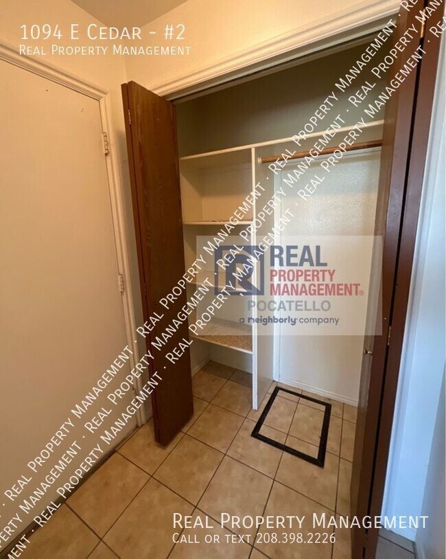 Building Photo - 1094 E Cedar-#2