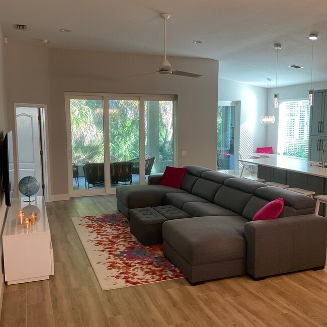 Foto del edificio - 8322 Whispering Woods Ct