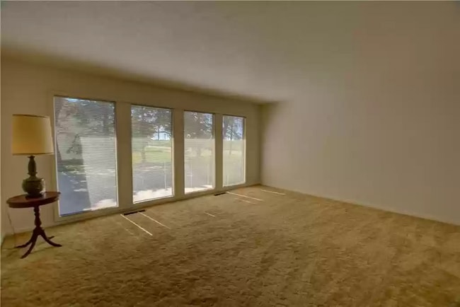Foto del edificio - 425 W Forsyth Rd