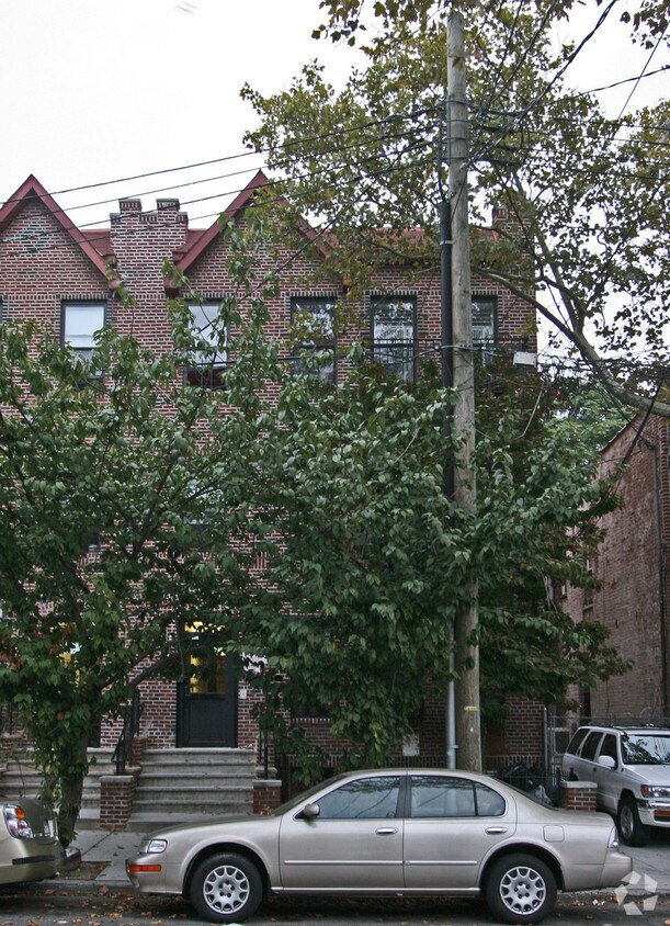 Foto principal - 895 Mother Gaston Blvd