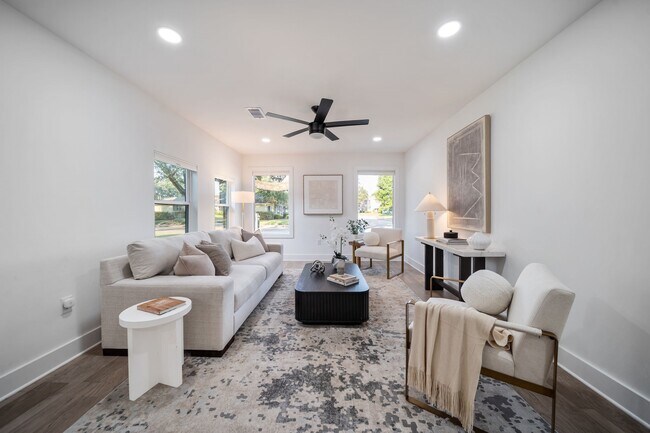 Foto del edificio - 2501 Briarhurst Dr