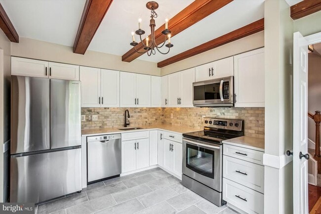 Building Photo - 15264 Mimosa Trail