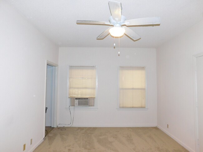 Building Photo - 461 W Colorado St