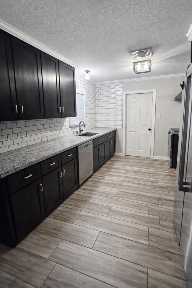 Foto del edificio - 1004 Starlite Dr