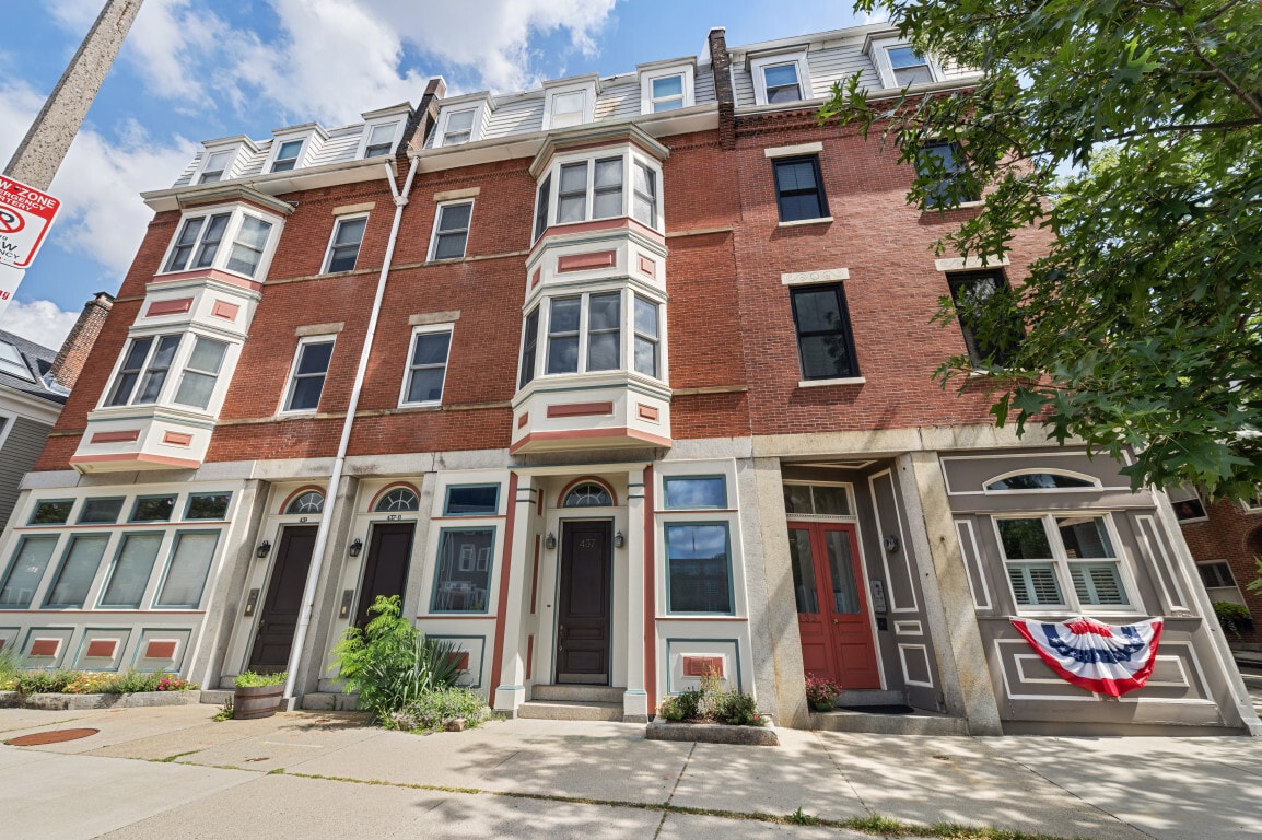 Primary Photo - 437 Main St