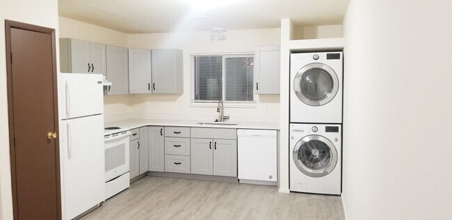 Building Photo - 459 E 2700 S