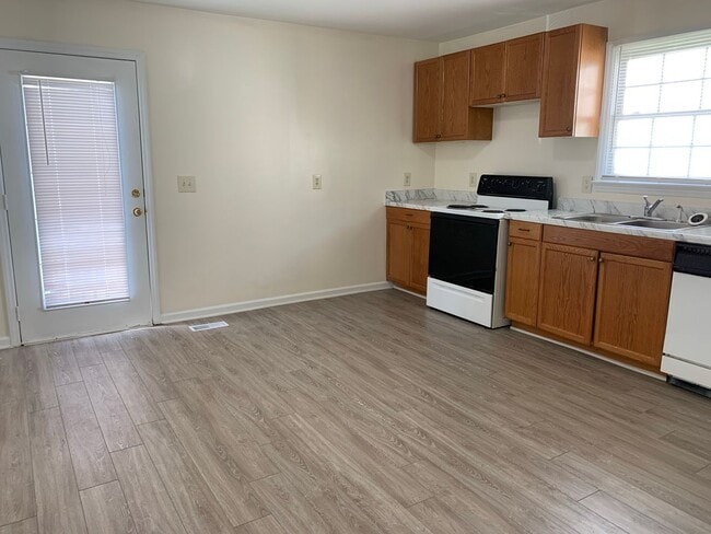 Building Photo - SHORT TERM HOME RENTAL AVAILABLE IN DESIRABLE HAYES BARTON/MIDTOWN--RANCH--3 BEDROOMS-2 BATHS--RO...