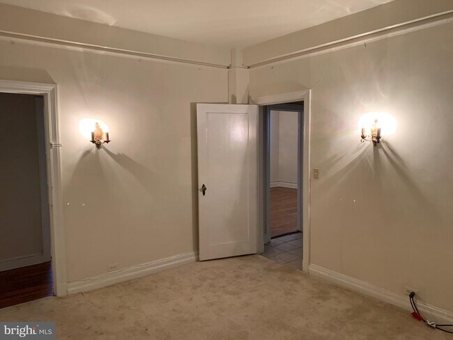 Foto del edificio - 300A E University Pkwy