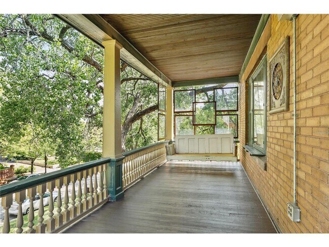 Building Photo - 1120 Laurel Ave