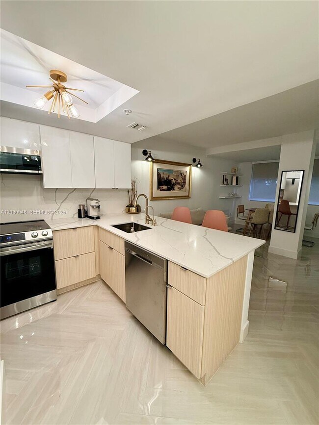 Foto del edificio - 2951 S Bayshore Dr