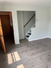 Building Photo - 482 Ridge St