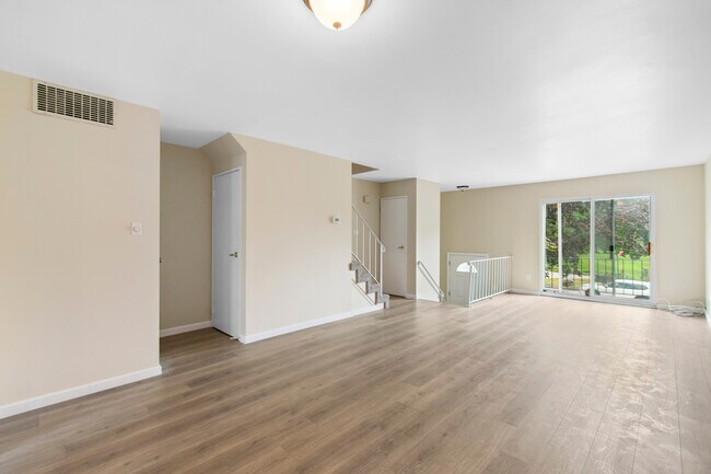 Foto del edificio - 1630 Forest Hill Rd