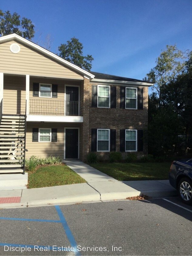 74 Ivey St, Richmond Hill, GA 31324 Room for Rent in Richmond Hill