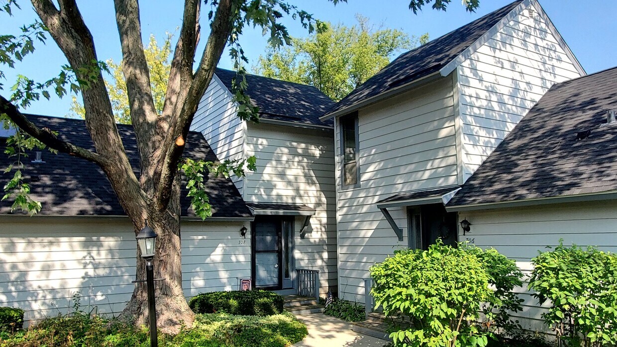 708 Chandler Rd, Gurnee, IL 60031 Townhome Rentals in Gurnee IL