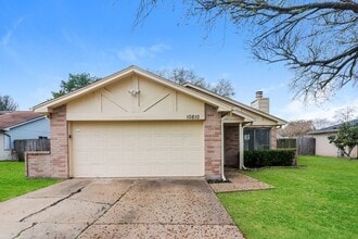 Building Photo - 10810 Lakewood Oaks Dr