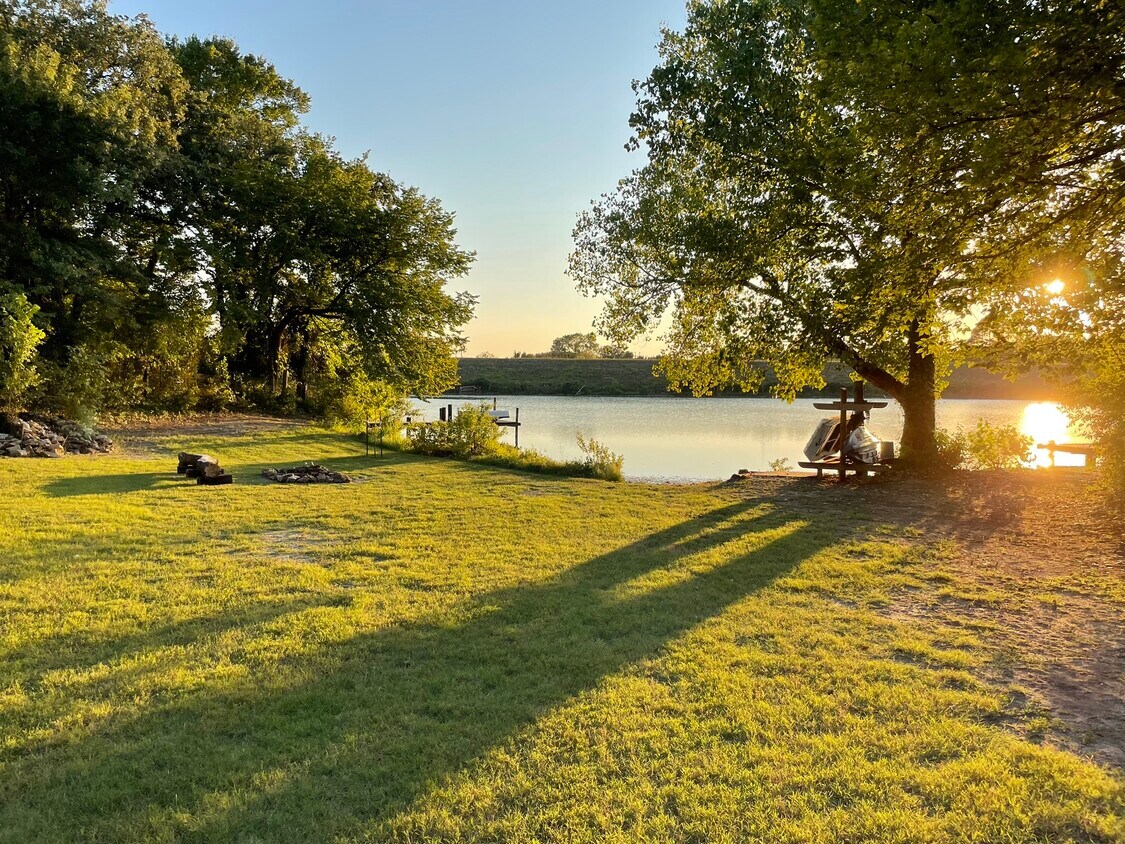 Foto principal - 961 Lake Dr