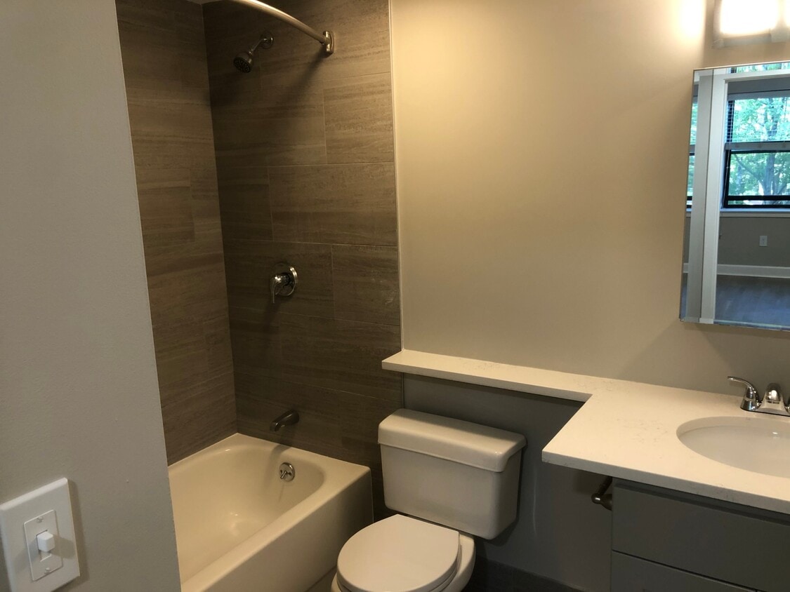 Building Photo - 7 Harcourt St