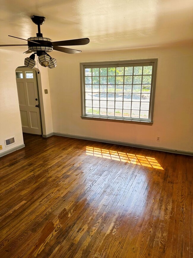 Building Photo - 1206 14th Ave