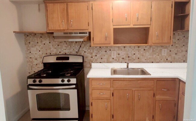 Building Photo - 252 Robinson Ave