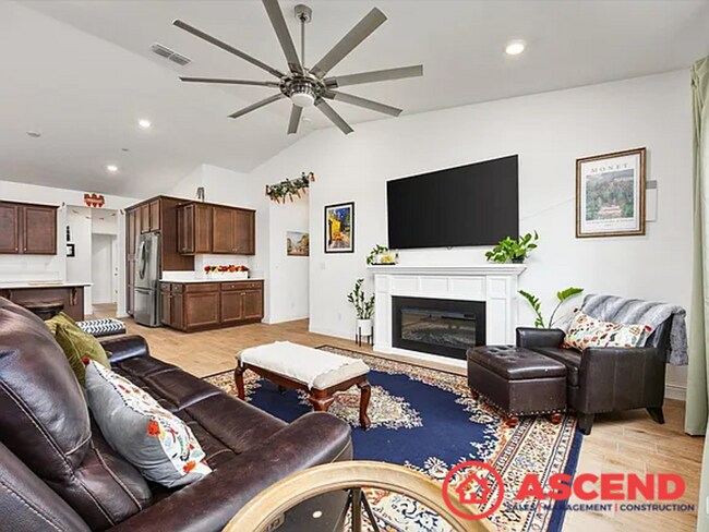 Building Photo - Beautiful 3 Bed, 3 Bath Home with Solar In...