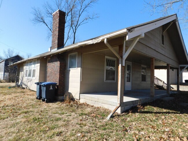 Building Photo - Great 3 bedroom/1 bath home in El Dorado!