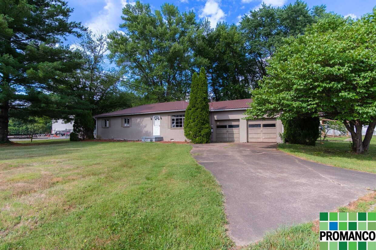 Primary Photo - Cozy 1-Story Home