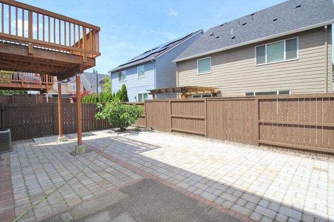 Building Photo - 16995 NW Trillium St