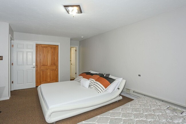 Building Photo - Walk to everything! Partially Furnished! 9...