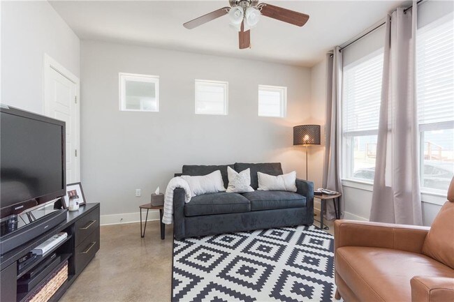 Building Photo - 2817 Stock Dr