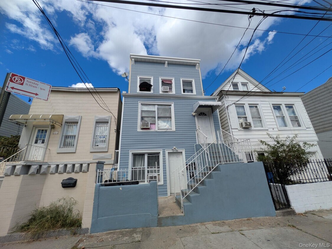 Foto principal - 56-33 Waldron St