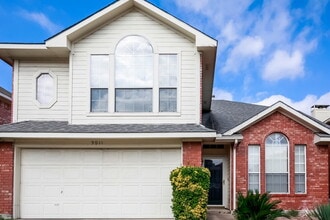Building Photo - 3011 Renaissance Dr