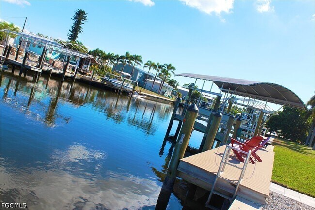 Foto del edificio - 2744 Sanderling Ct