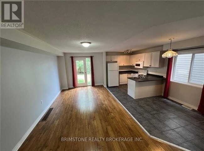 Building Photo - 52 Admiral Crescent