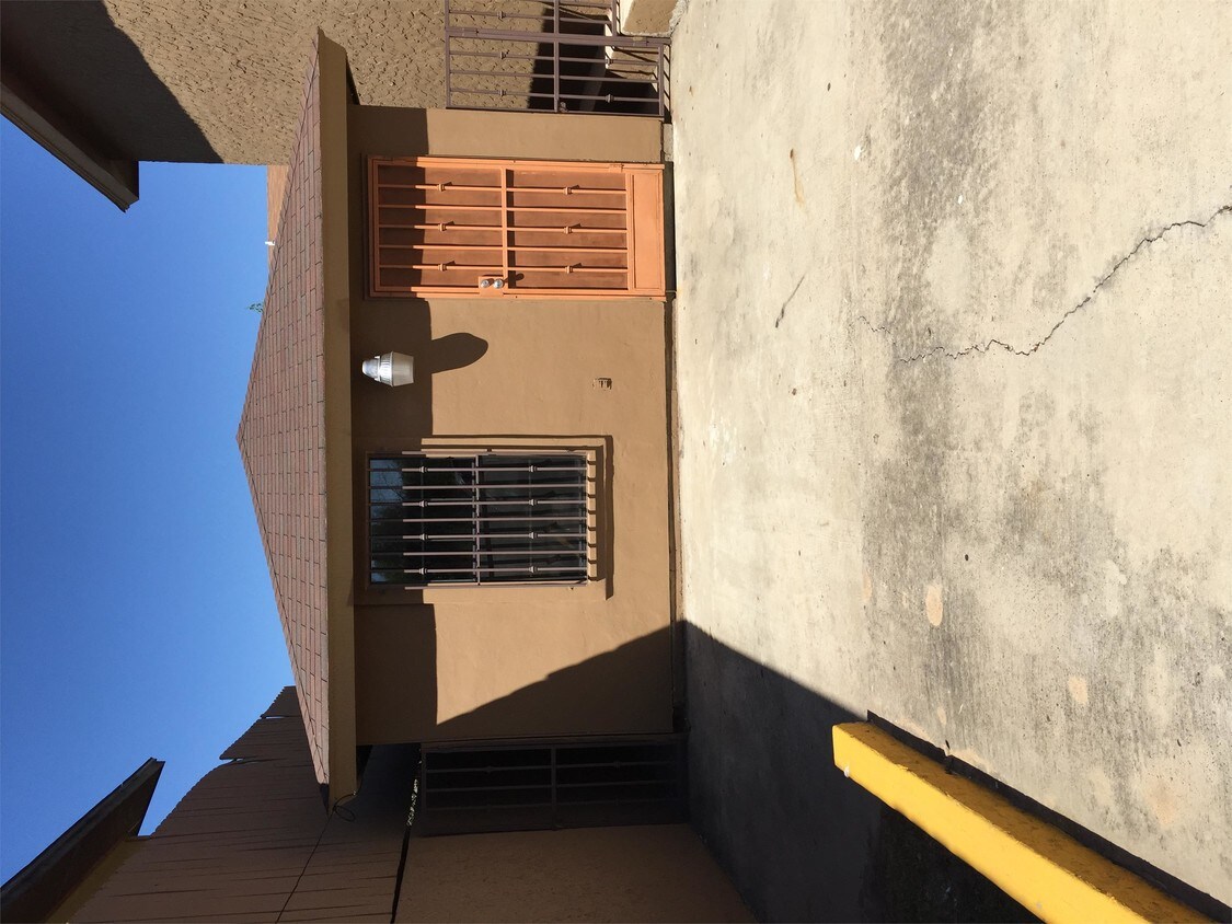 Building Photo - 2620 N Smith Ave