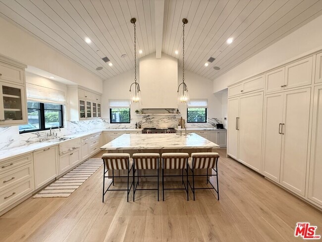 Building Photo - 6025 Paseo Cyn Dr