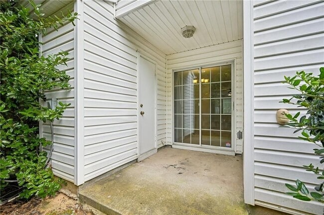 Building Photo - 725 Crestwell Cir