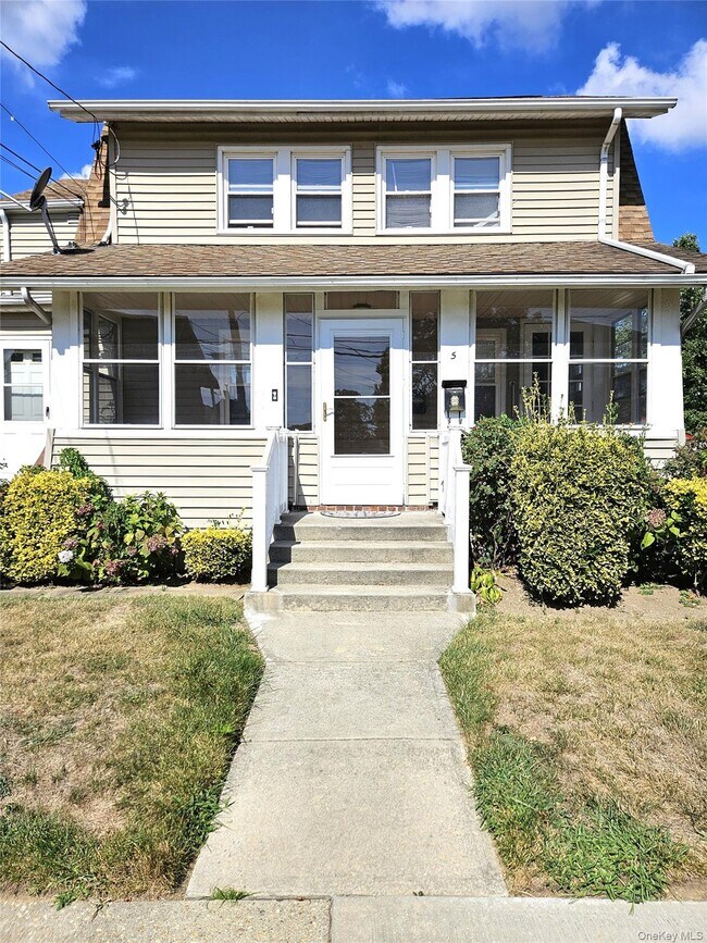 Building Photo - 5 1st Ave