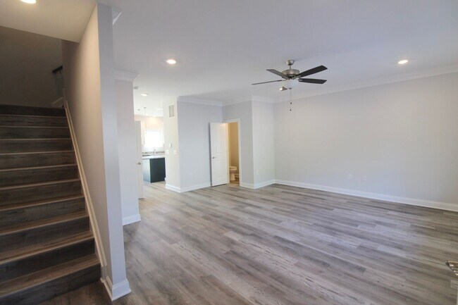 Foto del edificio - Stylish and Spacious Townhome Near Sentara – 4 Beds | 3.5 Baths | 2,300 Sq. Ft.