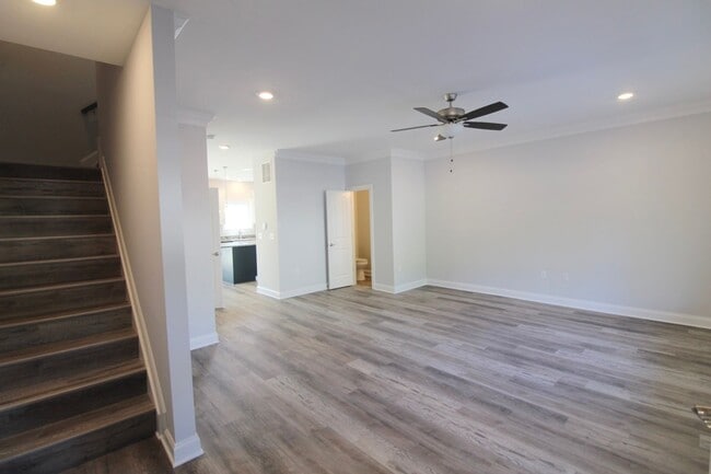 Building Photo - Stylish and Spacious Townhome Near Sentara...