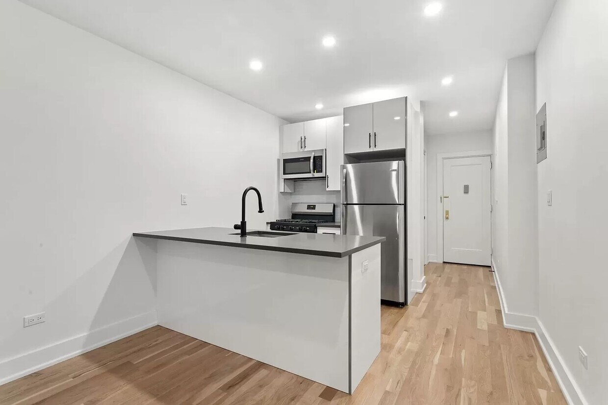 328686 33rd St Unit A6, Queens, NY 11106 Condo for Rent in Queens, NY