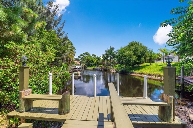 Building Photo - 2283 SW Murphy Rd