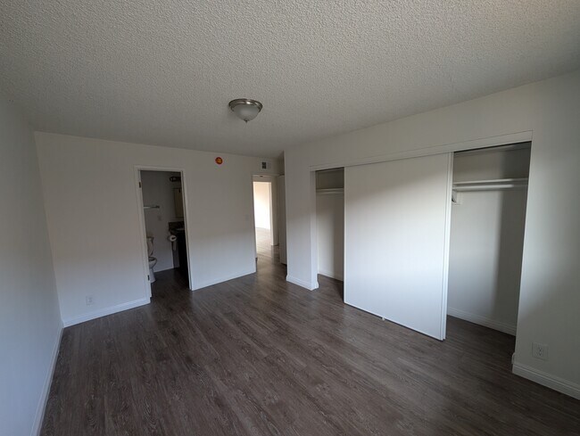 Foto del edificio - 383 N Prospero Dr