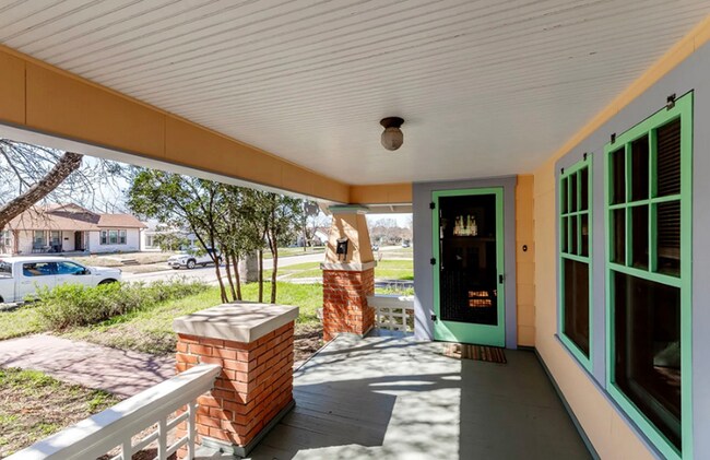 Foto del edificio - 331 Avant Ave