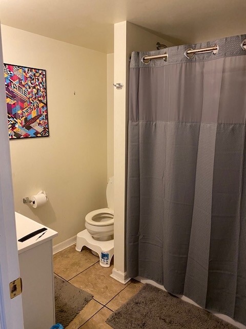 Full bath - 252 Semple St