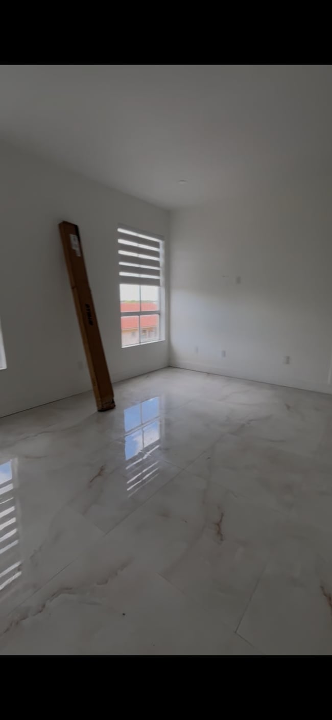 Foto del edificio - 7400 W 20th Ave