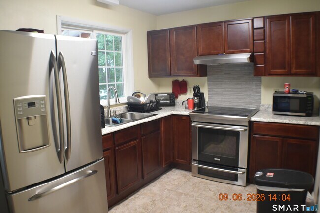 Building Photo - 32 Garden Hill Cir
