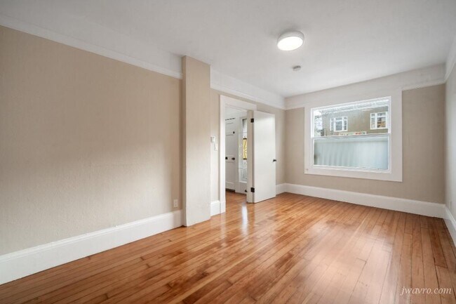 Building Photo - 1499 S Van Ness Ave