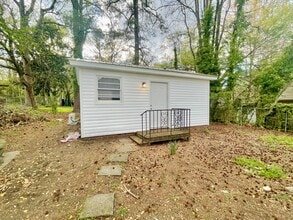 Building Photo - 1004 Highland Ave